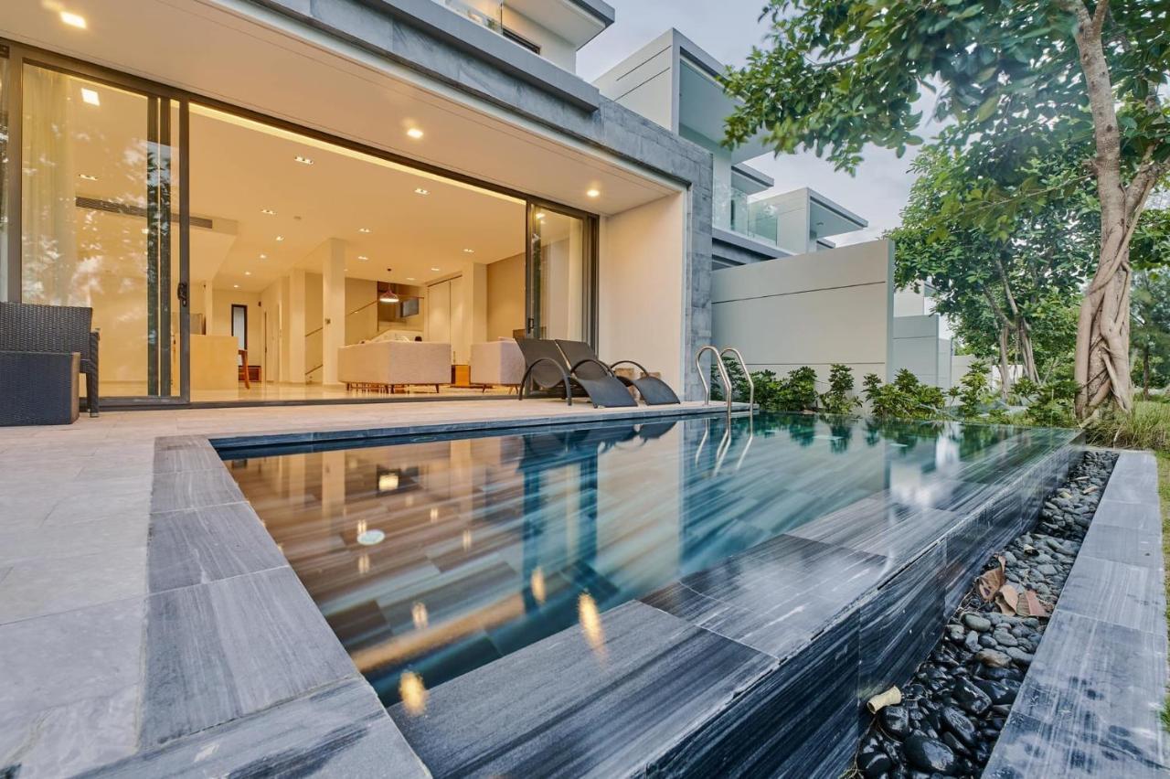 Clean & Quiet Villa - The Point Resort Дананг Экстерьер фото