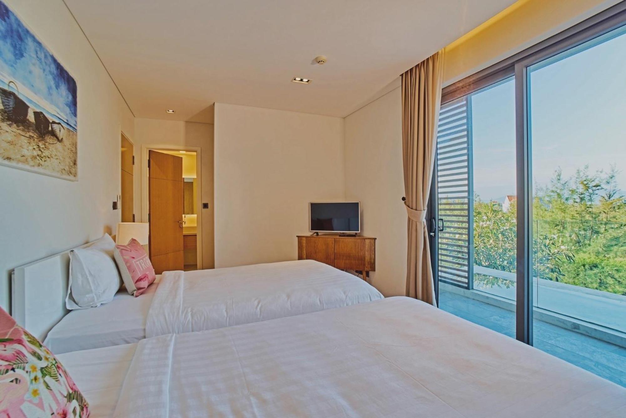 Clean & Quiet Villa - The Point Resort Дананг Экстерьер фото